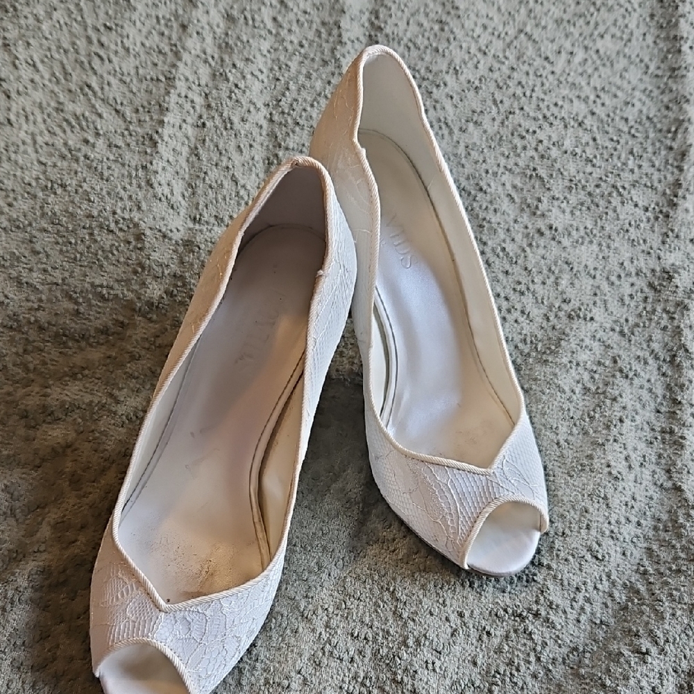 Elegant White David's Bridal Peep-Toe Women's Heels